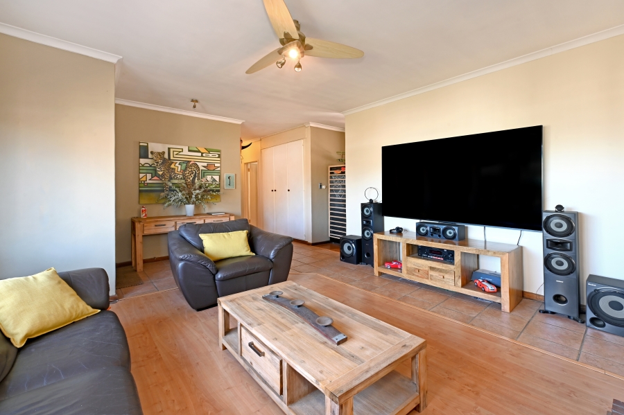 6 Bedroom Property for Sale in Welgelegen Western Cape